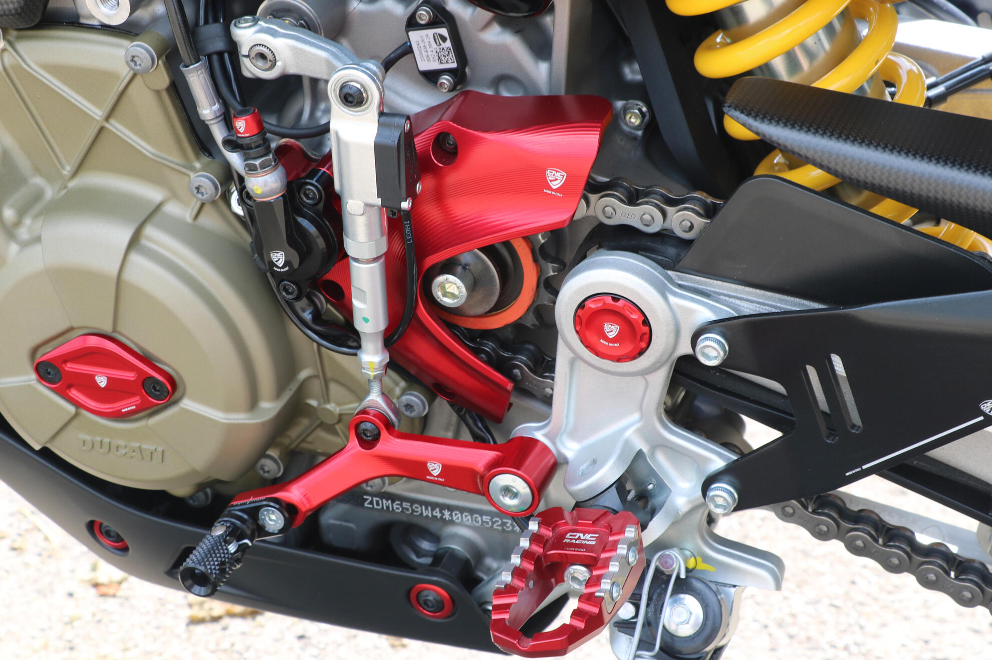 CNC Racing SLIDE Adjustable Shift Lever Kit for Ducati Hypermotard 698 Mono CNC Racing SLIDE Adjustable Shift Lever Kit for Ducati Hypermotard 698 Mono